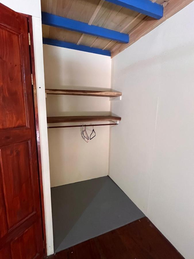 Hostel Tuanis Surf Camp Playa Santa Teresa  外观 照片