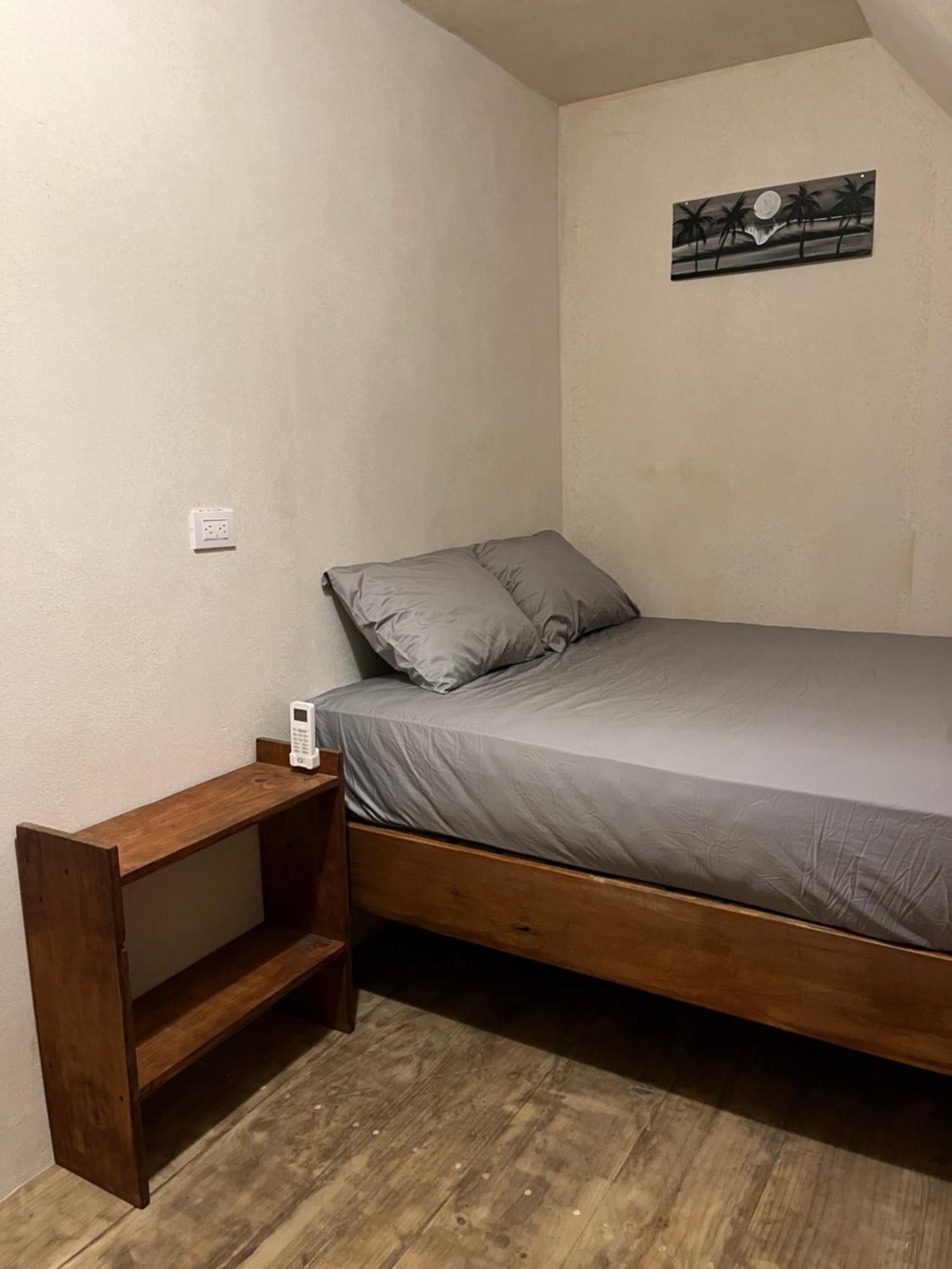 Hostel Tuanis Surf Camp Playa Santa Teresa  外观 照片
